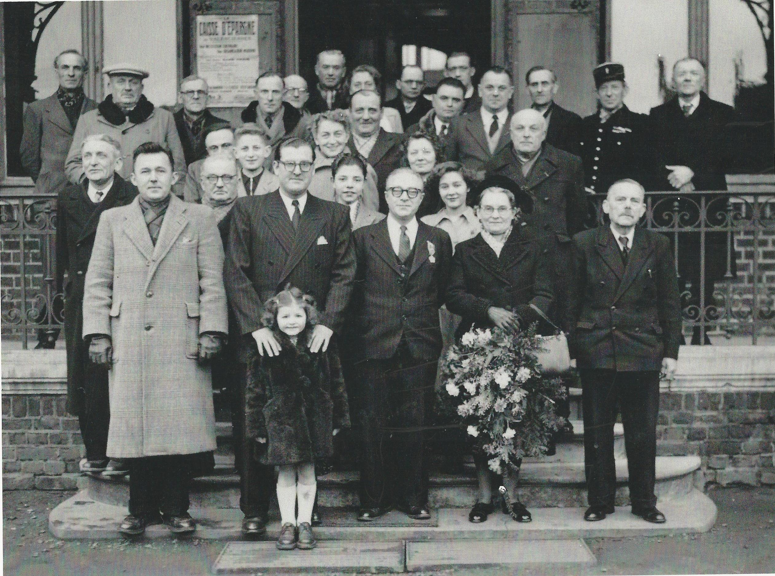 09   Marcel Caby maire de Vieux Condé de 1947 à 1954   derrière la petite fille